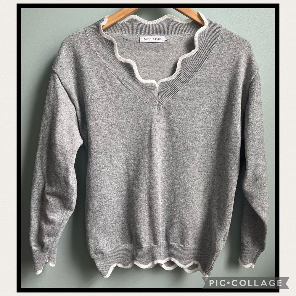Misslook Gray and White Knitted Wool Scalloped Detail V-Neck Sweater Size S
